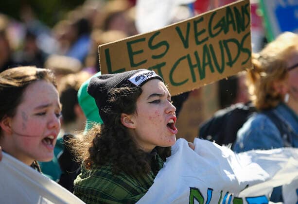 September 23, 2022, Montreal, Quebec, Canada: Thousands of protesters gathered for a climate march, demanding more action on climate change from elected officials. The event was part of the Fridays for Future Movement, an international, youth-led initiative inspired by Swedish activist Greta Thunberg. Montreal Canada - ZUMAs278 20220923_zip_s278_027 Copyright: xSerkanxSenturkx