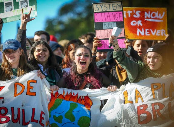 September 23, 2022, Montreal, Quebec, Canada: Thousands of protesters gathered for a climate march, demanding more action on climate change from elected officials. The event was part of the Fridays for Future Movement, an international, youth-led initiative inspired by Swedish activist Greta Thunberg. Montreal Canada - ZUMAs278 20220923_zip_s278_029 Copyright: xSerkanxSenturkx