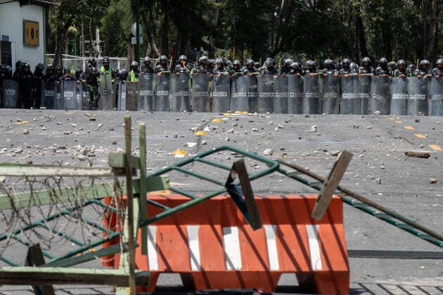 September 23, 2022, Mexico City, Mexico: Ayotzinapa students and members of civil associations, take part during confrontations against the police causing disturbances at the entrance of Military Zone 1 as part of the National Day of Struggle, demanding justice for the forced disappearance of the 43 students of the Rural Normal School of Ayotzinapa, 8 years after the massacre of the Students of Ayotzinapa. on September 23, 2022, Mexico City, Mexico. Mexico City Mexico - ZUMAe321 20220923_zia_e321_035 Copyright: xAlexxDaltonxEyepixxGroupx
