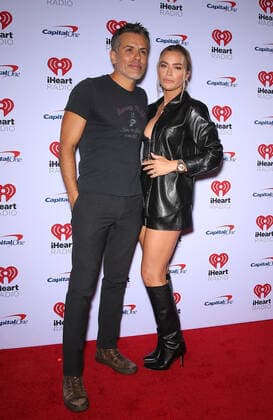 23 September 2022 - Las Vegas, NV - Edwin Arroyave, Teddi Mellencamp. 2022 iHeart Radio Music Festival Friday Red Carpet Arrivals at the T-Mobile Arena. Photo Credit: MJT AdMedia 284464 2022-09-23 NV Las Vegas Etats-Unis  Copyright: xAdMediax STAR_284464_082