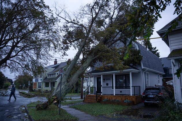 September 24, 2022, Halifax, NS, Canada: Ian Livingstone surveys the damage to his house from a fallen tree early in the morning in Halifax on Saturday, September 24, 2022 as post tropical storm Fiona continues to batter the Maritimes. Halifax Canada  - ZUMAc35_ 20220924_zaf_c35_001 Copyright: xDarrenxCalabresex