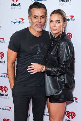 2022 iHeartRadio Music Festival - Night 1 - Press Room Edwin Arroyave and Teddi Jo Mellencamp Arroyave pose in the press room at the 2022 iHeartRadio Music Festival - Night 1 held at the T-Mobile Arena on September 23, 2022 in Las Vegas, Nevada, United States. T-Mobile Arena, Las Vegas, Nevada Nevada United States  Copyright: xImagexPressxAgencyx originalFilename: collin-2022ihea220924_npLye.jpg