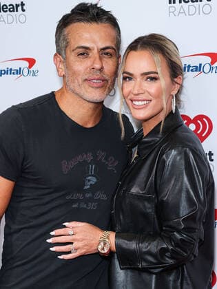 2022 iHeartRadio Music Festival - Night 1 - Press Room Edwin Arroyave and Teddi Jo Mellencamp Arroyave pose in the press room at the 2022 iHeartRadio Music Festival - Night 1 held at the T-Mobile Arena on September 23, 2022 in Las Vegas, Nevada, United States. T-Mobile Arena, Las Vegas, Nevada Nevada United States  Copyright: xImagexPressxAgencyx originalFilename: collin-2022ihea220924_nprXN.jpg