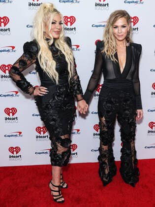 2022 iHeartRadio Music Festival - Night 1 - Press Room Tori Spelling and Jennie Garth pose in the press room at the 2022 iHeartRadio Music Festival - Night 1 held at the T-Mobile Arena on September 23, 2022 in Las Vegas, Nevada, United States. T-Mobile Arena, Las Vegas, Nevada Nevada United States  Copyright: xImagexPressxAgencyx originalFilename: collin-2022ihea220924_npoRC.jpg