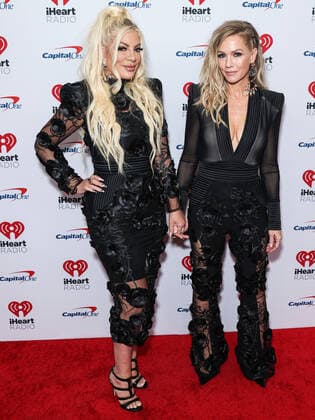 2022 iHeartRadio Music Festival - Night 1 - Press Room Tori Spelling and Jennie Garth pose in the press room at the 2022 iHeartRadio Music Festival - Night 1 held at the T-Mobile Arena on September 23, 2022 in Las Vegas, Nevada, United States. T-Mobile Arena, Las Vegas, Nevada Nevada United States  Copyright: xImagexPressxAgencyx originalFilename: collin-2022ihea220924_npXHm.jpg