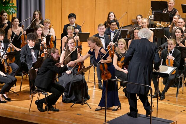 24 09 2022, International Classical Festival Festival of Nations 2022 at the Kurhaus Bad Wörishofen in Unterallgäu, Julia Fischer violin with the vbw Festival Orchestra conducted by Christoph Adt 24 09 2022, Classical Festival Bad Wörishofen 24 09 2022, Classical Festival Bad Wörishofen