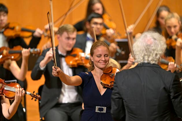24 09 2022, International Classical Festival Festival of Nations 2022 at the Kurhaus Bad Wörishofen in Unterallgäu, Julia Fischer violin with the vbw Festival Orchestra conducted by Christoph Adt 24 09 2022, Classical Festival Bad Wörishofen 24 09 2022, Classical Festival Bad Wörishofen