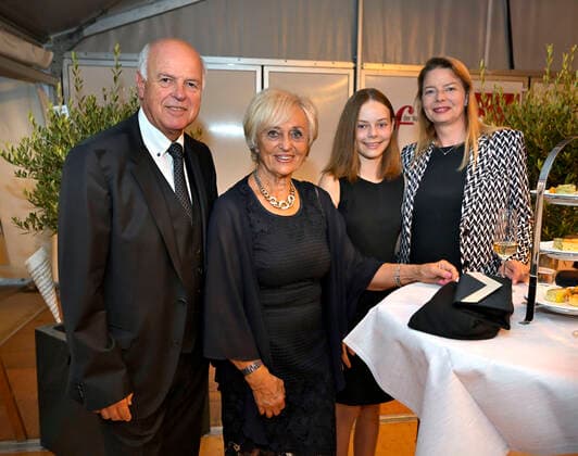 24 09 2022, International Classical Music Festival Festival of Nations 2022 at the Kurhaus Bad Wörishofen in Unterallgäu, Julia Fischer violin with the vbw Festival Orchestra conducted by Christoph Adt, VIP tent before the concert, from left Alwin and Renate Götzfried, right wife of spa operator Jörg Wund with daughter 24 09 2022,