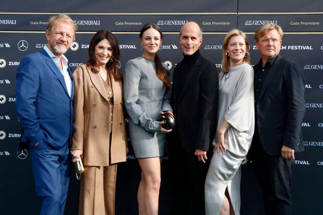 Entertainment Themen der Woche KW38 Sönke Wortmann, Iris Berben, Janina Uhse, Christoph Maria Herbst, Caroline Peters und Justus von Dohnanyi bei der Premiere des Kinofilms Der Nachname auf dem 18. Zurich Film Festival 2022 im Kongresshaus Zürich. Zürich, 24.09.2022 *** Sönke Wortmann, Iris Berben, Janina Uhse, Christoph Maria Herbst, Caroline Peters and Justus von Dohnanyi at the premiere of the feature film Der Nachname at the 18 Zurich Film Festival 2022 at the Kongresshaus Zurich Zurich, 24 09 2022 Foto:xA.xBuggex xFuturexImage
