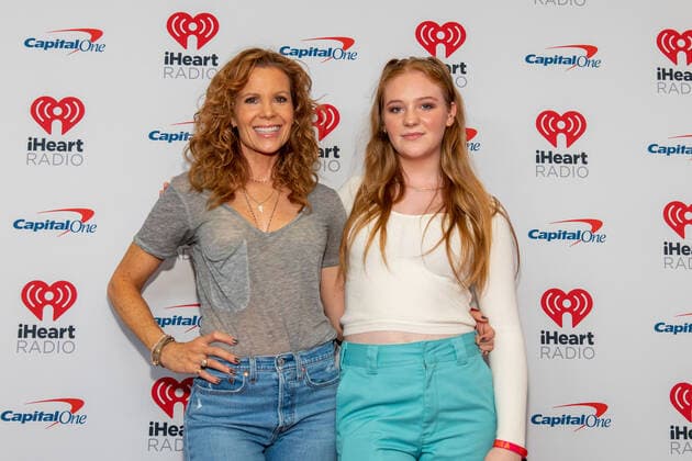 September 24, 2022, Las Vegas, Nevada, U.S: ROBIN LIVELY and daughter KATE JOHNSON arrive at the 2022 iHeartRadio Music Festival in Las Vegas, Nevada Las Vegas U.S. - ZUMAs135 20220924_zap_s135_144 Copyright: xDanielxDeSloverx