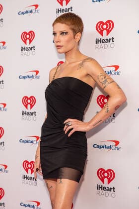 September 24, 2022, Las Vegas, Nevada, U.S: HALSEY arrives at the 2022 iHeartRadio Music Festival in Las Vegas, Nevada Las Vegas U.S. - ZUMAs135 20220924_zap_s135_149 Copyright: xDanielxDeSloverx
