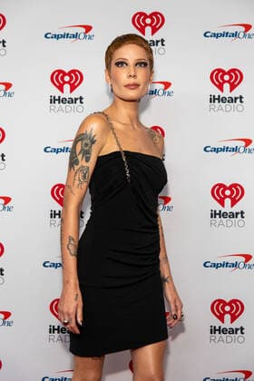 September 24, 2022, Las Vegas, Nevada, U.S: HALSEY arrives at the 2022 iHeartRadio Music Festival in Las Vegas, Nevada Las Vegas U.S. - ZUMAs135 20220924_zap_s135_155 Copyright: xDanielxDeSloverx