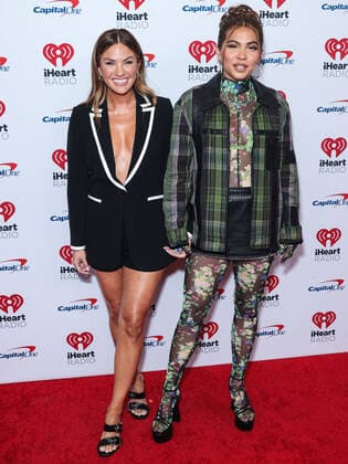 2022 iHeartRadio Music Festival - Night 2 - Press Room Becca Tilley and Hayley Kiyoko pose in the press room at the 2022 iHeartRadio Music Festival - Night 2 held at the T-Mobile Arena on September 24, 2022 in Las Vegas, Nevada, United States. T-Mobile Arena, Las Vegas, Nevada Nevada United States  Copyright: xImagexPressxAgencyx originalFilename: collin-2022ihea220925_npbx9.jpg