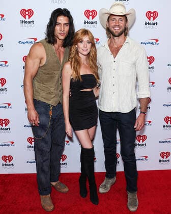 2022 iHeartRadio Music Festival - Night 2 - Press Room Justin Johnson Cortez, Katherine McNamara and Matt Barr pose in the press room at the 2022 iHeartRadio Music Festival - Night 2 held at the T-Mobile Arena on September 24, 2022 in Las Vegas, Nevada, United States. T-Mobile Arena, Las Vegas, Nevada Nevada United States  Copyright: xImagexPressxAgencyx originalFilename: collin-2022ihea220925_nph1x.jpg