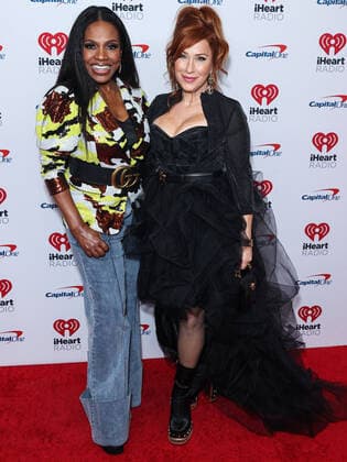 2022 iHeartRadio Music Festival - Night 2 - Press Room Sheryl Lee Ralph and Lisa Ann Walter pose in the press room at the 2022 iHeartRadio Music Festival - Night 2 held at the T-Mobile Arena on September 24, 2022 in Las Vegas, Nevada, United States. T-Mobile Arena, Las Vegas, Nevada Nevada United States  Copyright: xImagexPressxAgencyx originalFilename: collin-2022ihea220925_npN4h.jpg