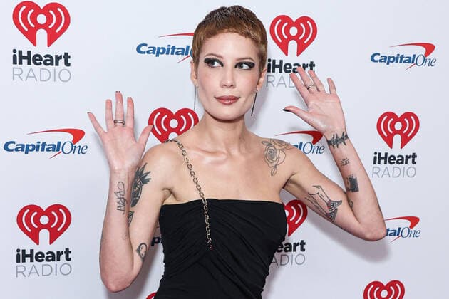 2022 iHeartRadio Music Festival - Night 2 - Press Room Halsey (Ashley Nicolette Frangipane) poses in the press room at the 2022 iHeartRadio Music Festival - Night 2 held at the T-Mobile Arena on September 24, 2022 in Las Vegas, Nevada, United States. T-Mobile Arena, Las Vegas, Nevada Nevada United States  Copyright: xImagexPressxAgencyx originalFilename: collin-2022ihea220925_nptEy.jpg