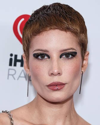 2022 iHeartRadio Music Festival - Night 2 - Press Room Halsey (Ashley Nicolette Frangipane) poses in the press room at the 2022 iHeartRadio Music Festival - Night 2 held at the T-Mobile Arena on September 24, 2022 in Las Vegas, Nevada, United States. T-Mobile Arena, Las Vegas, Nevada Nevada United States  Copyright: xImagexPressxAgencyx originalFilename: collin-2022ihea220925_npzUh.jpg