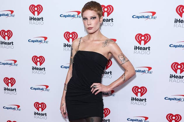 2022 iHeartRadio Music Festival - Night 2 - Press Room Halsey (Ashley Nicolette Frangipane) poses in the press room at the 2022 iHeartRadio Music Festival - Night 2 held at the T-Mobile Arena on September 24, 2022 in Las Vegas, Nevada, United States. T-Mobile Arena, Las Vegas, Nevada Nevada United States  Copyright: xImagexPressxAgencyx originalFilename: collin-2022ihea220925_npqen.jpg