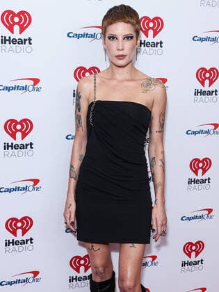 2022 iHeartRadio Music Festival - Night 2 - Press Room Halsey (Ashley Nicolette Frangipane) poses in the press room at the 2022 iHeartRadio Music Festival - Night 2 held at the T-Mobile Arena on September 24, 2022 in Las Vegas, Nevada, United States. T-Mobile Arena, Las Vegas, Nevada Nevada United States  Copyright: xImagexPressxAgencyx originalFilename: collin-2022ihea220925_npzvR.jpg