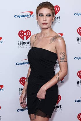 2022 iHeartRadio Music Festival - Night 2 - Press Room Halsey (Ashley Nicolette Frangipane) poses in the press room at the 2022 iHeartRadio Music Festival - Night 2 held at the T-Mobile Arena on September 24, 2022 in Las Vegas, Nevada, United States. T-Mobile Arena, Las Vegas, Nevada Nevada United States  Copyright: xImagexPressxAgencyx originalFilename: collin-2022ihea220925_npXwG.jpg