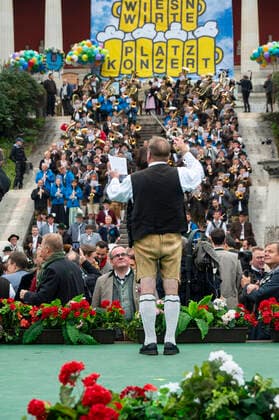 Munich, at the 187 Oktoberfest on the Theresienwiese, below the Bavaria the Wiesn Wirte Platzkonzert takes place, conducted by Alois Altmann