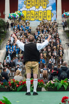 Munich, at the 187 Oktoberfest on the Theresienwiese, below the Bavaria the Wiesn Wirte Platzkonzert takes place, conducted by Alois Altmann