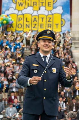 Munich, at the 187 Oktoberfest on the Theresienwiese, below the Bavaria the Wiesn Wirte Platzkonzert takes place, conductor Christian Schaefer, head of the Wiesnwache
