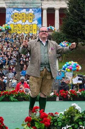 Munich, at the 187 Oktoberfest on the Theresienwiese, below the Bavaria the Wiesn Wirte Platzkonzert takes place, conducted by Clemens Baumgaertner, economic advisor of the LHM