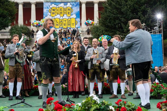 Munich, at the 187 Oktoberfest on the Theresienwiese, below the Bavaria the Wiesn Wirte Platzkonzert takes place, interlude of opera singer Andreas Hoerl accompanied by the music orchestra Gruenbauer