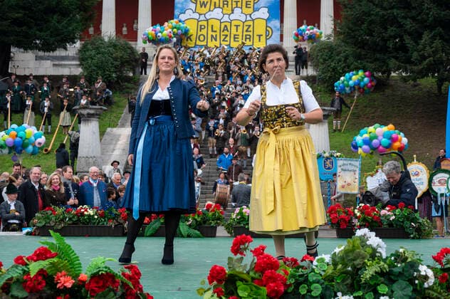 Munich, at the 187 Oktoberfest on the Theresienwiese, below the Bavaria the Wiesn Wirte Platzkonzert takes place, conducted by Johanna Schottenhamel and Katharina Inselkammer