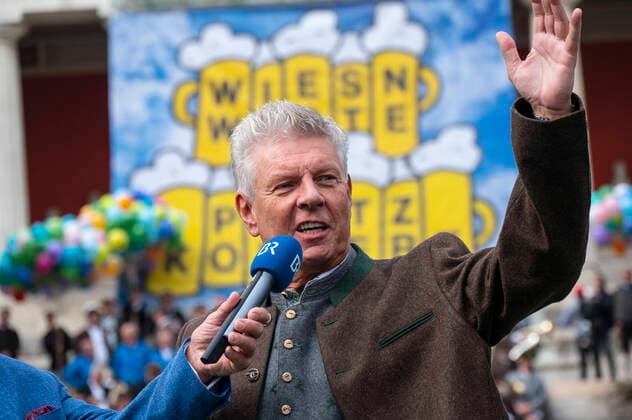 Munich, at the 187 Oktoberfest on the Theresienwiese, below the Bavaria the Wiesn Wirte Platzkonzert takes place, conducted by Mayor Dieter Reiter