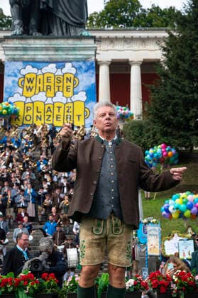 Munich, at the 187 Oktoberfest on the Theresienwiese, below the Bavaria the Wiesn Wirte Platzkonzert takes place, conducted by Mayor Dieter Reiter