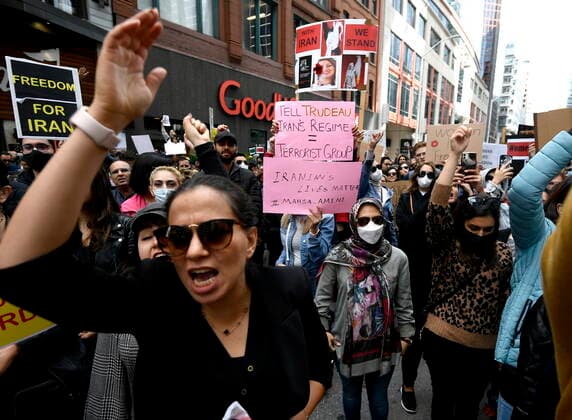 September 25, 2022, Ottawa, ON, CAN: Members of the Iranian community and their supporters rally in solidarity with protesters in Iran, after 22-year-old Mahsa Amini died in police custody for allegedly improperly wearing a hijab, in Ottawa on Sunday, Sept. 25, 2022. Ottawa CAN  - ZUMAc35_ 20220925_zaf_c35_030 Copyright: xJustinxTangx