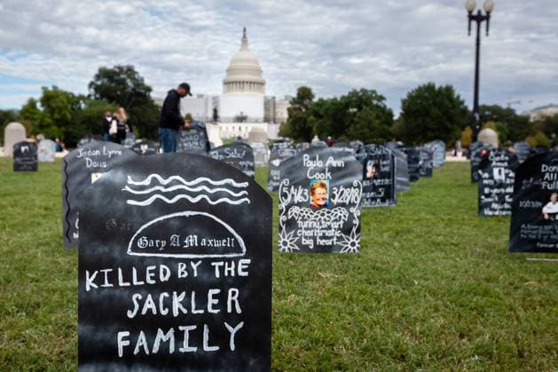Opioid crisis demonstration at US Capitol A headstone blames the Sackler family, the owners of Purdue Pharma for his death in a cemetery in front of the US Capitol. The art installation by Trail of Truth aims to call attention to the continuing opioid crisis in the United States. Each headstone represents a loved one lost to opioid use. The Sackler family has been ordered to pay nearly $13.5 billion to date in settlements of criminal and civil complaints Washington DC United States  Copyright: xAllisonxBaileyx originalFilename: bailey-opioidcr220924_npB7I.jpg