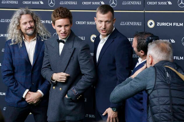Adam Nielsen, Eddie Redmayne, Tobias Lindholm and Scott Franklin presenting the Golden Eye Award to Eddie Redmayne during the screening of the Netflix film The Good Nurse at the 18 Zurich Film Festival 2022 at the Kongresshaus Zurich Zurich, 25 09 2022 Foto:xA.xBuggex xFuturexImage