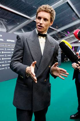 Eddie Redmayne receiving the Golden Eye Award at the screening of the Netflix film The Good Nurse at the 18 Zurich Film Festival 2022 at the Kongresshaus Zurich Zurich, 25 09 2022. Foto:xA.xBuggex xFuturexImage