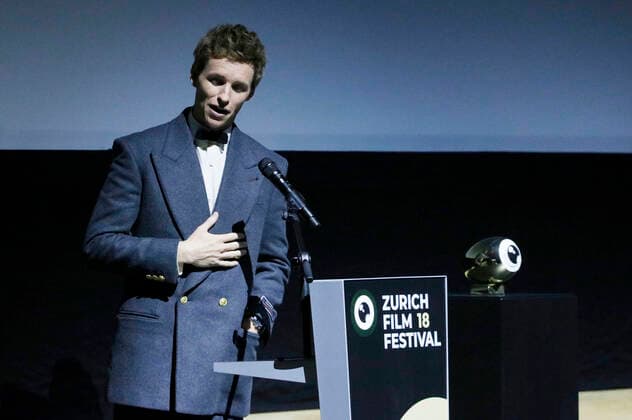 Eddie Redmayne receiving the Golden Eye Award at the screening of the Netflix film The Good Nurse at the 18 Zurich Film Festival 2022 at the Kongresshaus Zurich Zurich, 25 09 2022. Foto:xA.xBuggex xFuturexImage