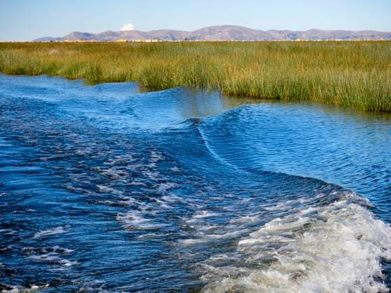 Wake of a pleasure boat on Lake Titicaca, Peru JonxBowerxatxApexphotos 4053_14_POI_L_PERU_000575