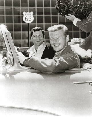 George Maharis, Martin Milner, Route 66 circa 1960 CBS (THA File Reference 34408-022THA)  Copyright: xx 34408-022THA