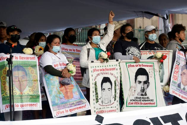 September 26, 2022, Mexico City, Mexico: The parents of the 43 normalistas from Ayotzinapa march and rally to demand justice in the Iguala case, 8 years after their forced disappearance and the return of their children during their rally at the Zocalo in the Mexico City. on September 26, 2022 in Mexico City, Mexico. Mexico City Mexico - ZUMAe321 20220926_zia_e321_034 Copyright: xLuisxBarronxEyepixxGroupx