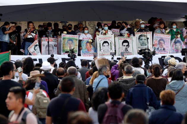 September 26, 2022, Mexico City, Mexico: The parents of the 43 normalistas from Ayotzinapa march and rally to demand justice in the Iguala case, 8 years after their forced disappearance and the return of their children during their rally at the Zocalo in the Mexico City. on September 26, 2022 in Mexico City, Mexico. Mexico City Mexico - ZUMAe321 20220926_zia_e321_035 Copyright: xLuisxBarronxEyepixxGroupx
