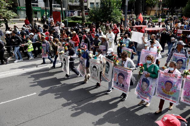 September 26, 2022, Mexico City, Mexico: The parents of the 43 normalistas from Ayotzinapa march and rally to demand justice in the Iguala case, 8 years after their forced disappearance and the return of their children during their rally at the Zocalo in the Mexico City. on September 26, 2022 in Mexico City, Mexico. Mexico City Mexico - ZUMAe321 20220926_zia_e321_038 Copyright: xLuisxBarronxEyepixxGroupx