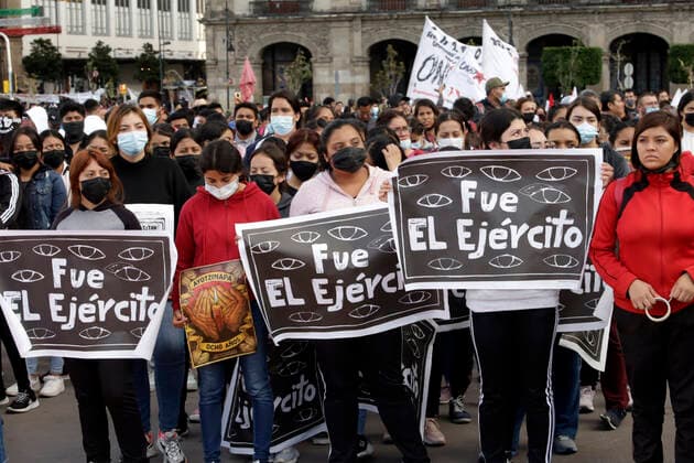 September 26, 2022, Mexico City, Mexico: Ayotzinapa students take part during the demonstration to demnad justice for the crime as part of the 8th anniversary of the forced disappearance of the 43 normalistas of Ayotzinapa Zocalo in Mexico City. on September 26, 2022 in Mexico City, Mexico. Mexico City Mexico - ZUMAe321 20220926_zia_e321_047 Copyright: xLuisxBarronxEyepixxGroupx