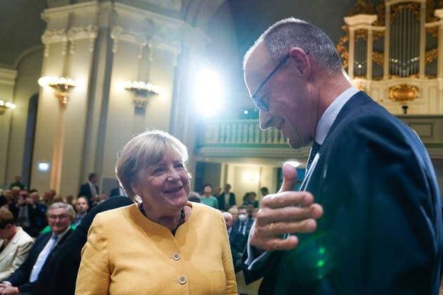 Eroeffnungsveranstaltung der Bundeskanzler Helmut Kohl Stiftung Aktuell, 27.09.2022, Berlin, Dr. Angela Merkel, Bundeskanzlerin a. D. gemeinsam mit Vorsitzender der CDU Deutschland Friedrich Merz bei der Eroeffnungsveranstaltung der Bundeskanzler Helmut Kohl Stiftung in der Franzoesischen Friedrichstadtkirche in Berlin-Mitte Berlin Berlin Deutschland *** Opening event of the Chancellor Helmut Kohl Foundation Current, 27 09 2022, Berlin, Dr Angela Merkel, Chancellor a D together with Chairman of the CDU Germany Friedrich Merz at the opening event of the Chancellor Helmut Kohl Foundation in the Franzoesische Friedrichstadtkirche in Berlin Mitte Berlin Germany