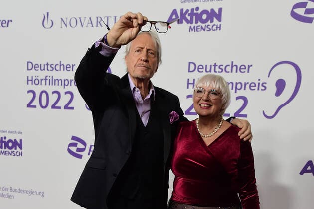 Award of the 20 German Hearing Film Award Rainer Schöne, Claudia Roth, Minister of State for Culture and Media of the Federal Republic of Germany Award of the 20 German Hearing Film Award 2022 in cen BOLLE Festsäle am Spree Bogeni n Berlin am 27 09 2022 Photopress Mueller Photopress Mueller