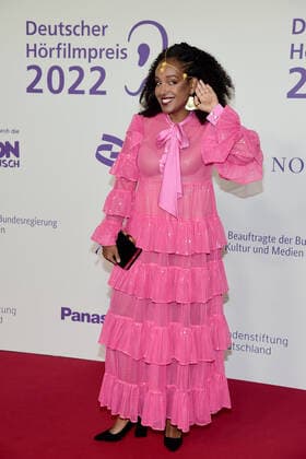 Awarding of the 20 German Hearing Film Award Awet Tesfaiesus, Member of the German Bundestag Awet Tesfaiesus is a German politician and lawyer Since 2021, Tesfaiesus has been a member of the German Bundestag for Bündnis 90 Die Grünen She is thus the first black woman in the history of the Bundestag Awarding of the Photopress Mueller Photopress Mueller