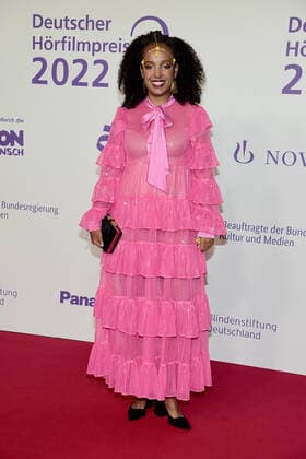 Awarding of the 20 German Hearing Film Award Awet Tesfaiesus, Member of the German Bundestag Awet Tesfaiesus is a German politician and lawyer Since 2021, Tesfaiesus has been a member of the German Bundestag for Bündnis 90 Die Grünen She is thus the first black woman in the history of the Bundestag Awarding of the Photopress Mueller Photopress Mueller