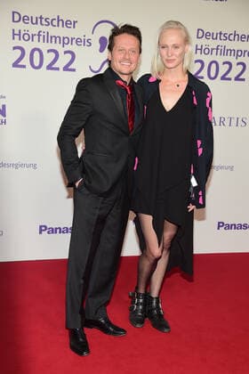 Award ceremony of the 20 German Hearing Film Award Roman Knizka with girlfriend Nele Herrmann Award ceremony of the 20 German Hearing Film Award 2022 in cen BOLLE Festsäle am Spree Bogeni n Berlin on 27 09 2022 Photopress Mueller Photopress Mueller