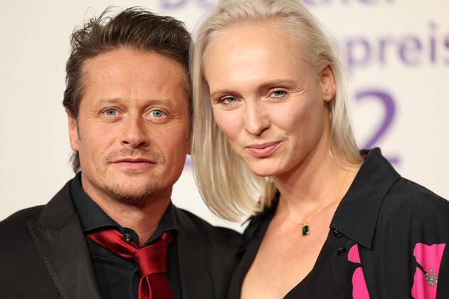 20 German Hearing Film Award 2022 Roman Knizka with wife Stefanie Mensing Award ceremony of the 20 German Hearing Film Award 2022 in the Bolle Festsäle at the Spree Bogen in Berlin Copyright: xEventpressx