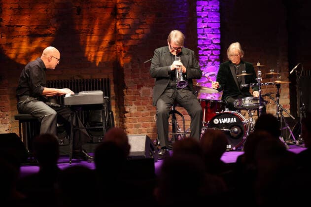 20 German Hearing Film Award 2022 The Band Showact Regener Pappick Busch Sven Regener , Richard Pappick , Ekki Busch Award ceremony of the 20 German Hearing Film Award 2022 in the Bolle Festsäle at the Spree Bogen in Berlin Copyright: xEventpressx